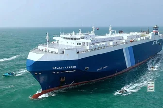 USA gründen Allianz zum Schutz von Schiffen – Esken skeptisch - Mit Schnellbooten kapern Huthi-Rebellen im November den Autofrachter „Galaxy Leader“ im Roten Meer. Das Schiff wurde an die jemenitische Küste entführt.