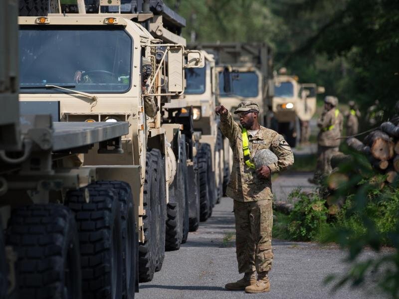 USA haben Bundesregierung noch keinen Truppenabzug gemeldet -  
          US-Militärfahrzeuge während einer Übung in Nordrhein-Westfalen im Jahr 2018. In Deutschland sind rund 34.500 US-Soldaten stationiert.