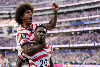 USA überzeugen zum WM-Start: "War eine traumhafte Nacht" - Folarin Balogun (unten) sorgte schon vor der Pause für eine echte Party auf den Rängen.