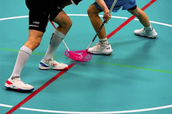 UV Zwigge: Floorballer des USV Jena entwickeln sich für UV Zwigge zum Schreckgespenst - In einem erneut erbitterten Duell zogen die Zwickauer in Jena den Kürzeren. In der Verlängerung erzielten die Hausherren die dritte Führung, von der sich UV Zwigge nicht mehr erholte.