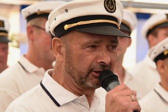 Valentin gibt das Kommando in Bösenbrunn ab: Ortschef geht mit klaren Worten - Beim Männerchor Bobenneukirchen greift Berthold Valentin für die Texte zwischen den Liedern zum Mikro - die passenden Worte in der Gemeinde Bösenbrunn werden künftig andere finden müssen.