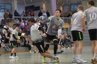 „Valentinsgeschenke verteilt“: Weißenborner Handballer blamieren sich beim Schlusslicht - Bruno Rümmler traf in Hoyerswerda dreimal für sein Team. Insgesamt lief es bei Rotation aber überhaupt nicht rund, sodass am Ende eine klare Niederlage beim Tabellenletzten zu Buche stand.