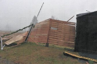 Vandalen suchen Imbiss am Skihang heim - Vandalen waren am Werk und verwüsteten den Imbiss.