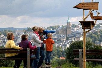 Vandalen wüten auf Aussichtsplattform im Erzgebirge - Buchholzer Panoramablick an der „Teufelskanzel“ – hier eine frühere Aufnahme. Das Fernrohr wurde am Pfingstwochenende stark beschädigt.