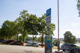 Vandalismus an der Talsperre: Unbekannte beschädigen Parkautomaten rund um die Pöhl - Der Parkscheinautomat an der Liegewiese in Jocketa war ebenfalls betroffen.