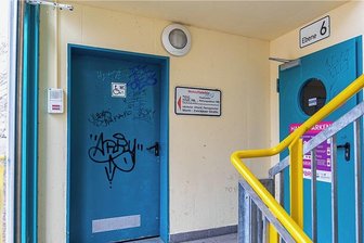 Vandalismus: Feuerlöscher in Reichenbacher Parkhaus entleert - Das Parkhaus am Park des Friedens in Reichenbach ist regelmäßig Vandalismus ausgesetzt. Das Bild stammt von einem Vorfall im Frühjahr.