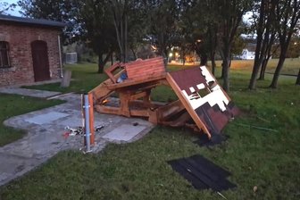 Vandalismus in Geringswalde: Polizei ermittelt Tatverdächtige - Vandalen hatten in der Nacht zum 19. Oktober die Ruhezone am Bahnwärterhäuschen komplett zerschlagen.