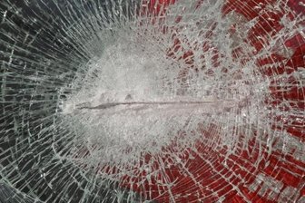 Vandalismusnacht: Polizei schließt Akte - Mit Blick auf die Schäden geht die Polizei davon aus, dass der oder die Täter mit einem Campingbeil oder einer Streitaxt unterwegs waren.