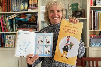 "Vater und Sohn"-Zeichnungen haben von einer Westfälin ihre Farben bekommen - Die Illustratorin Christina Leesker aus Münster hat zahlreiche Bildgeschichten über Vater und Sohn koloriert. Links ist ihr Lieblingscomic von e.o.plauen zu sehen, bei dem ein Baum und ein Nagel eine Rolle spielen.