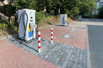Vattenfall installiert Ladesäulen in Chemnitz - Am Netto an der Limbacher Straße stehen jetzt zwei Ladesäulen von Vattenfall.
