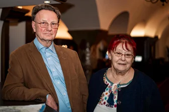 VEB Armaturenwerk Freiberg: Wovon Ex-Kollegen heute erzählen - Claus und Helga Wolf haben viele Jahre im VEB Armaturenwerk in Freiberg gearbeitet. Nun haben sie das erste Ehemaligentreffen seit 33 Jahren organisiert.