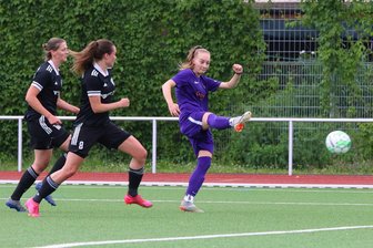 Veilchen erleben nach „Leipziger Wochen“ nun erzgebirgisches Derbyflair - Aues Joelle Loreen Ketzer (r.) und ihre Teamkolleginnen wollen den Bock diesen Sonntag umstoßen und gegen den Aufsteiger aus Thum endlich den ersten Saisonsieg feiern.