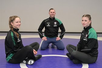 Veilchen haben bei nationalen Titelkämpfen neun Eisen im Feuer - Gerda Barth (l.) und Lilly Pfau gehören zu den neun Veilchenringern, die Chefcoach Björn Schöniger dieses Wochenende zur deutschen Meisterschaft der Frauen und Männer begleitet.