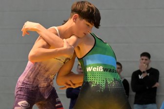 Veilchen in der Pflicht: Der Ligaprimus bittet Chemnitz auf die Matte - Vito Hohmann (l.) gehört zu den hoffnungsvollen Talenten aus Auer Reihen. In der Landesliga sammelt er Kampferfahrung.