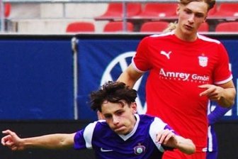 Veilchen vor schwerer Prüfung - Eine schwere Aufgabe liegt vor den Fußballern der U 19 des FC Erzgebirge Aue. So haben die lila-weißen A-Junioren diesen Sonntag ab 12 Uhr im Stadion am Spiegelwald in Beierfeld die VSG Altglienicke aus Berlin zu Gast.