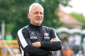 Veilchenstammtisch am Dienstag beim Fanclub „Die eiskalten Hämmer“ im Vogtland - Pavel Dotchev, Cheftrainer vom FC Erzgebirge Aue, kommt am Dienstag zum Vereinsstammtisch.