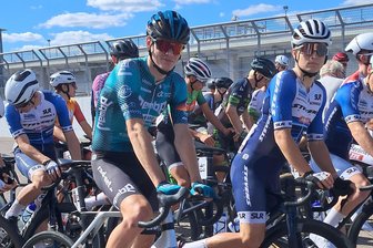 Venusberger Radsportler glänzen auch auf Motorrad-Grand-Prix-Strecke - Pepe Albrecht (Mitte) kurz vor dem Start.
