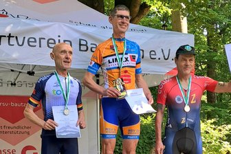 Venusberger Radsportler trotzen der Hitze - Karsten Schmidt (Mitte) gewann in Cunewalde die Klasse Masters 2.