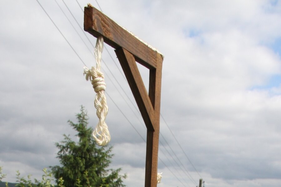 Verachtung für Ehebrecher und Mörder - Zum Tode durch Erhängen waren der Fuhrmann und seine Geliebte verurteilt worden. 