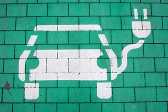 Verärgerung in vogtländischen Autohäusern über Bundesregierung: „Das Elektroauto ist jetzt erst mal wieder tot“ - Das plötzliche Ende der eigentlich bis Jahresende zugesagten staatlichen Kaufprämie für Elektroautos sorgt für Ärger in vogtländischen Autohäusern.