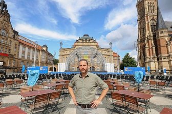 Veranstalter der Chemnitzer Filmnächte ringen mit der Stadt um den Theaterplatz - Michael Claus ist Veranstalter der Filmnächte auf dem Theaterplatz. Dort möchte er auch 2024 und 2025 bleiben. Die Stadt sieht das anders.