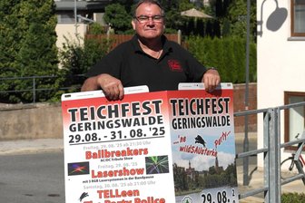 Veranstalter will Geringswalde in zahllose Farben und Effekte tauchen - Teichfest-Veranstalter Harald Hofmann tourt seit Tagen durch die Region, um mit 500 Plakaten möglichst viele Feierwillige zu erreichen.