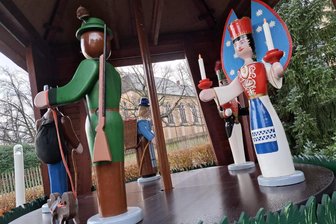 Veranstaltungstipps: Das ist los am zweiten Adventswochenende rund um Flöha - Im Augustusburger Ortsteil Erdmannsdorf findet am 8. Dezember das alljährliche Pyramidenfest auf dem Gelände der Grundschule sowie auf dem Vorplatz der Trinitatiskirche statt.