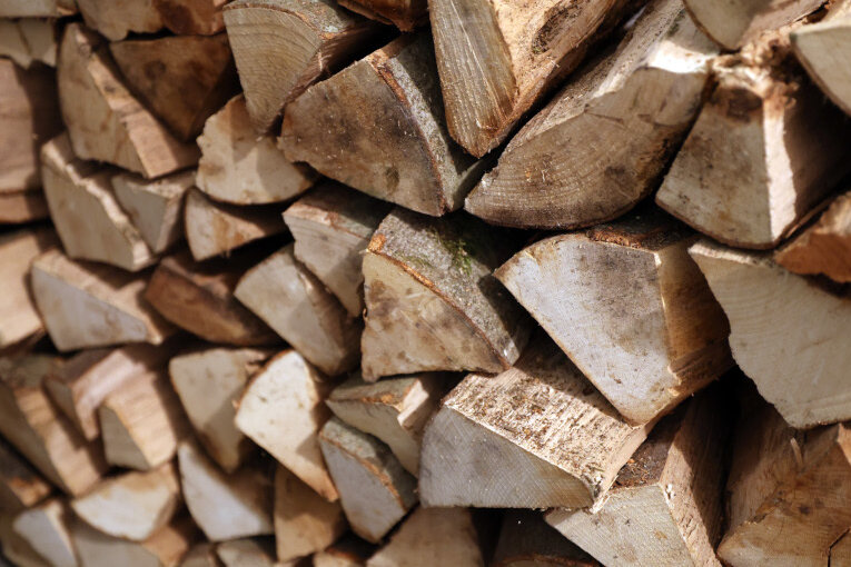 Verband zur Nachfrage nach Brennholz und Kohle: Der Markt ist leergefegt - 