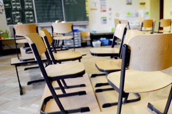 Verbandschef der Lehrer fordert für Bildung 200 Milliarden Sondervermögen - Lehrermangel, Unterrichtsausfall und zusätzliche Probleme durch Migration: Der Lehrerverband sieht die Belastungsgrenze im Bildungssystem erreicht. 