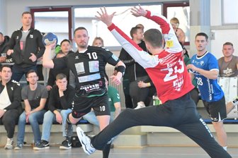 Verbandsliga: Zwönitzer Handballer sinnen auf Revanche - Beim jüngsten Duell beider Mannschaften im März traf Christian Becher für Zwönitz viermal ins Schwarze.