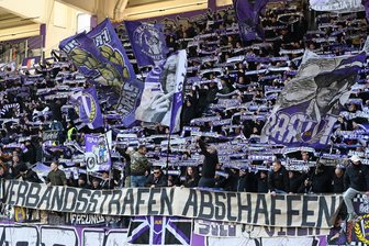 Verbandsstrafen für Pyrotechnik-Einsatz abschaffen? - Aue-Vorstand Püschmann: „Abschreckende Wirkung verfehlt“ - Die Fans des FC Erzgebirge Aue zeigten im Spiel gegen Alemannia Aachen ein Banner mit der Aufschrift „Verbandsstrafen abschaffen!“.