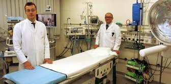 Ärzte im Schockraum