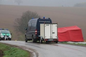 Verbrechen in Breitenau: Angeklagter wollte als Bodybuilder aus der Schuldenfalle - Auf diesem Feld wurde die Leiche des 38-Jährigen gefunden.