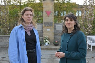 Verbrechen kurz vor Kriegsende: Westsachsen erinnert an Todesmarsch - Annemarie Kelpe (l.) und Anna Vogt betreuen das Jugendgeschichtsprojekt zum Todesmarsch.
