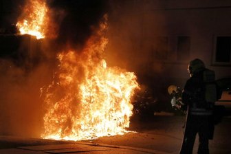 Verdacht auf Brandstiftung: Transporter in Chemnitz ausgebrannt -