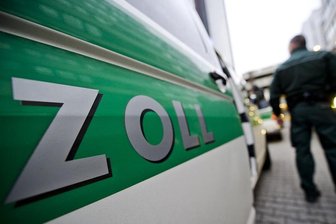 Verdacht auf Schwarzarbeit: Zoll durchsucht 31 Objekte in Sachsen - 