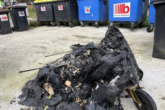 Verdächtige Brandserie auf dem Wasserberg: Freiberger Polizei sucht Zeugen - Auf dem Freiberger Wasserberg sind Mülltonnen angezündet worden.