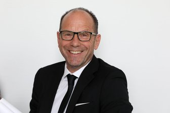 Verdienstorden für Meeraner Ex-Bürgermeister Lothar Ungerer - Meeranes Ex-Bürgermeister Lothar Ungerer erhält den Verdienstorden des Freistaates.