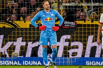 „Verdient verloren“: RB Leipzig hadert mit alten Problemen - RB-Torhüter Peter Gulacsi war in Dortmund bester Leipziger, hat eine höhere Niederlage mit vielen großartigen Paraden verhindert.