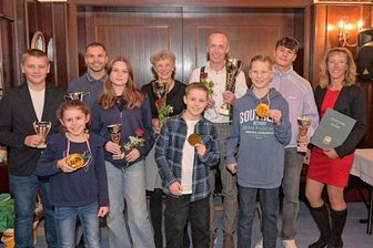 Verein blickt auf gutes Jahr zurück - Die besten Treuener 2023 waren: (von links) Chris Pätz, Mila Wahl, Yannick Schmalfuß, Liddy Krumsdorf, Ute Pauleck, Anton Meichsner, Holger Petzold, Henry Strohbach, Oskar Liskowsky und Uta Klug.
