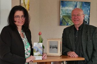 Verein Deckerberg feiert Jubiläum: „Wenn alle Stühle voll sind, dann haben wir’s richtig gemacht“ - Jana Kersching und Arno Bast sind stolz auf das Kulturprogramm ihres Vereins am Deckerberg.