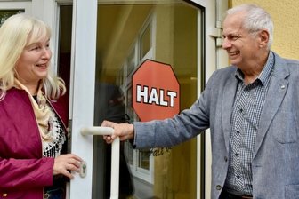 Verein hält seit 30 Jahren Türen für Hilfe und Freizeitspaß offen - Ines Schlösser und Harald Koch vom Vorstand des Vereins Halt. Sie wissen um die Bedeutung des Vereins für viele Menschen in Limbach-Oberfrohna.