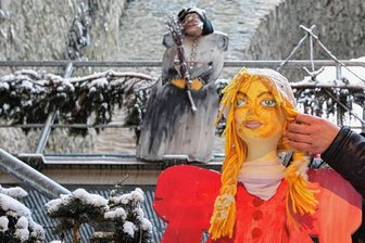Verein in Personalnot: Vogtländer müssen auf Weihnachtsmarkt am Burgstein verzichten - In früheren Jahren war in der Burgsteinruine zur Vorweihnachtszeit immer was los.