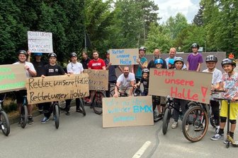 Verein ohne Halle: "Rolling Bonez" brauchen Fördermittel - Die Vereinsmitglieder werben während des Bergstadtfestes um Fördermittel. Ihre Vereinshalle kann derzeit nicht genutzt werden.