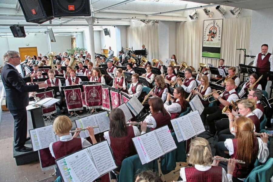 Verein setzt Musikern ein Denkmal - Das Orchester des Musikvereins Lichtenstein bei seinem Frühlingskonzert im Jahr 2018. Zwei Probenräume des Ensembles wurden jetzt nach verdienstvollen früheren Mitgliedern benannt. 