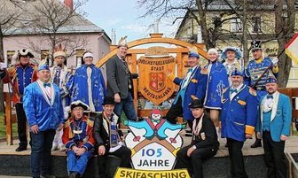 Verein Skifasching sucht Narren für Umzug - Der Verein Skifasching Oberwiesenthal will einen Umzug durch die Innenstadt auf die Beine stellen. Dafür suchen die Närrinnen und Narren Mitstreiter.