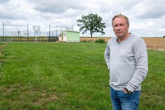 Verein wartet auf Förderzusage für Volleyballfeld - Andreas Wagner, Präsident des SV Union Milkau, will für die neue Beachvolleyballanlage, die am Sportplatz entstehen soll, kämpfen - notfalls auch ohne Fördermittel vom Landkreis.