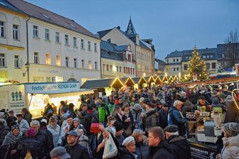 Vereine bereiten den 24. Stadtadvent in Burgstädt vor - So einen Andrang wie 2018 erhoffen sich die Organisatoren des diesjährigen Stadtadvents am dritten Adventswochenende in der Burgstädter Innenstadt. Foto: Christof Heyden