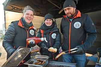 Vereine bringen frischen Wind in die alte Turnhalle von Niederwiesa - Die Mitglieder des Fördervereins Pfiffikids mit Isabell Liebscher, Stefanie Göthel und Markus Neef gehören zu den Initiatoren des Niederwiesaer Aktionstages „Verein(t)“ an und in der Alten Turnhalle.