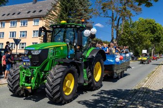 Vereine in Beierfeld und Waschleithe stemmen Feste in diesem Jahr finanziell allein - Der Festumzug zum 150-jährigen Bestehen der Beierfelder Wehr hat Aktive aus allen drei Stadtteilen vereint.